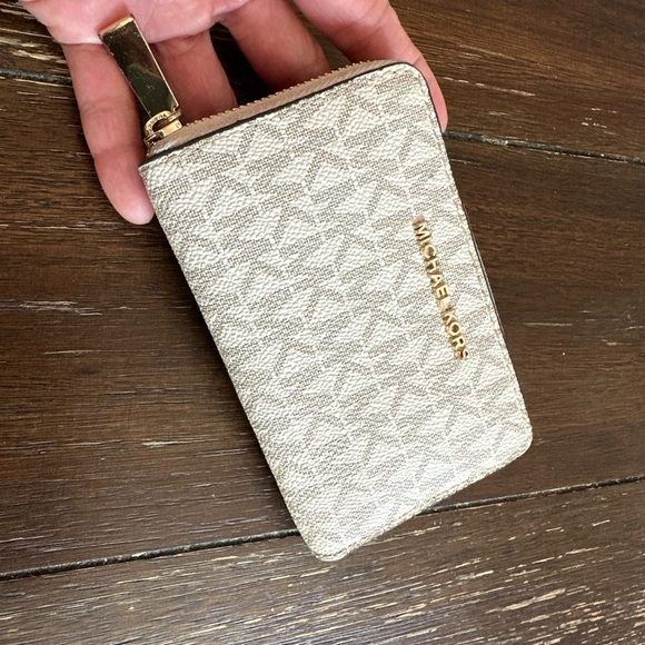Michael Kors zip around wallet - Picture 11 of 15